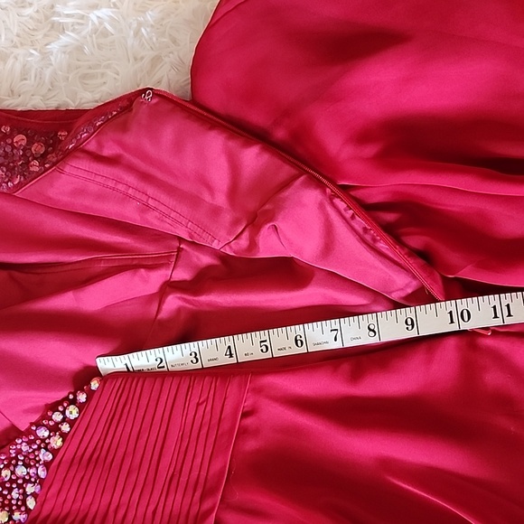 Alyce Paris Elegant Red Sleeveless Dress - Picture 14 of 14